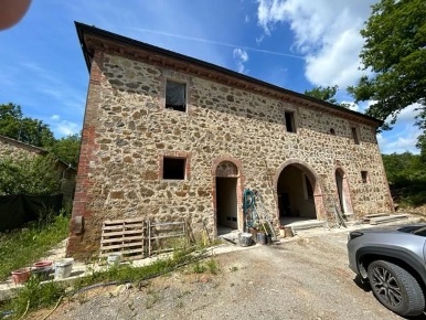 Foto Casale a Castelnuovo Berardenga di 340 m² con 10 locali in vendita