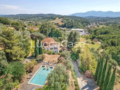 Foto Casale a Capannori Gragnano - Lappato di 290 m² con 8 locali