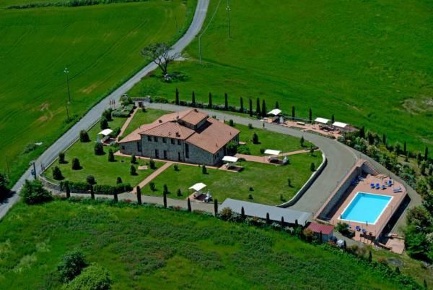 Foto Casale a Volterra Centro di 460 m² con 23 locali in vendita