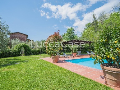 Foto Casale a Capannori Gragnano - Lappato di 450 m² con 20 locali