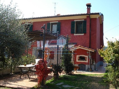 Foto Casale a Arcola Centro di 300 m² con 9 locali in vendita