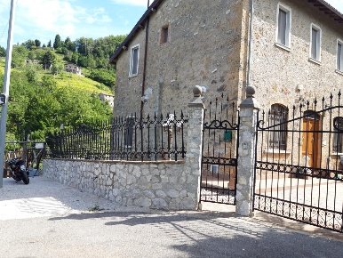 Foto Casale a Castelnuovo di Garfagnana di 200 m² con 8 locali in vendita