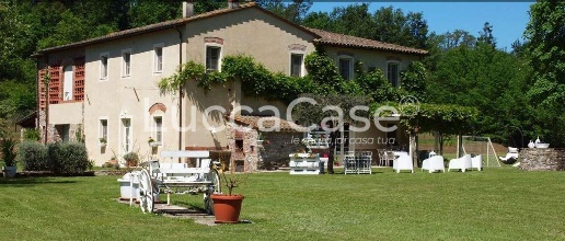 Foto Casale a Lucca Maggiano - San Macario di 260 m² con 10 locali