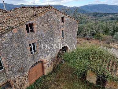 Foto Casale a Monticiano Lama di 180 m² con 7 locali in vendita