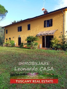 Foto Casale a Monsummano Terme Montevettolini di 340 m² con 10 locali