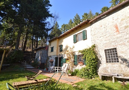 Foto Casale a Lucca Brancoleria di 250 m² con 9 locali in vendita