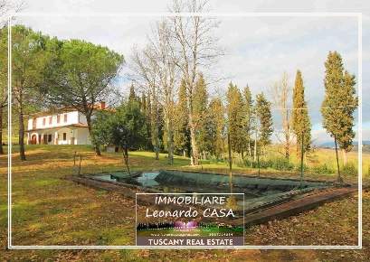 Foto Casale a Vinci Centro di 400 m² con 12 locali in vendita