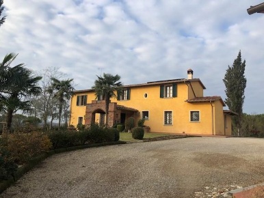 Foto Casale a Fucecchio Centro di 290 m² con 8 locali in vendita
