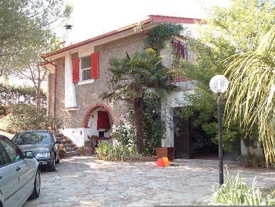 Foto Casale a Chianni di 180 m² con 9 locali in vendita