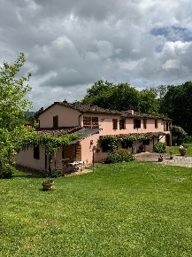 Foto Casale a Capannori Segromigno - San Colombano di 375 m² con 5 locali