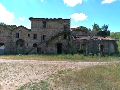 Foto Casale a Sovicille di 910 m² con 40 locali in vendita