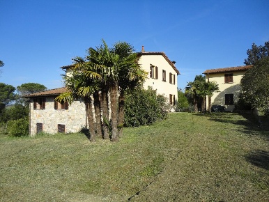 Foto Casale a Casciana Terme Lari Lari di 450 m² con 16 locali in vendita