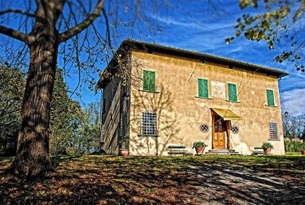 Foto Casale a Fucecchio Centro di 300 m² con 9 locali in vendita