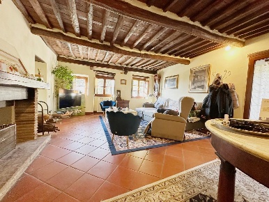 Foto Casale a Montecarlo Petrognano - San Gennaro di 330 m² con 15 locali