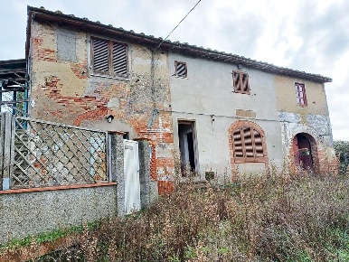 Foto Casale a Palaia Centro di 300 m² con 9 locali in vendita