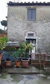 Foto Casale a Vicopisano Centro di 240 m² con 7 locali in vendita