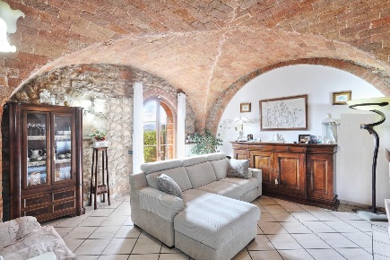 Foto Casale a Gambassi Terme Varna di 220 m² con 10 locali in vendita