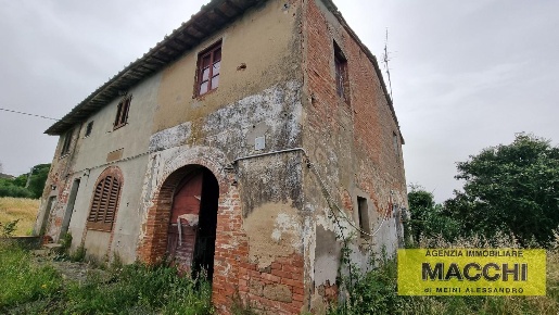 Foto Casale a Palaia Centro di 280 m² con 10 locali in vendita