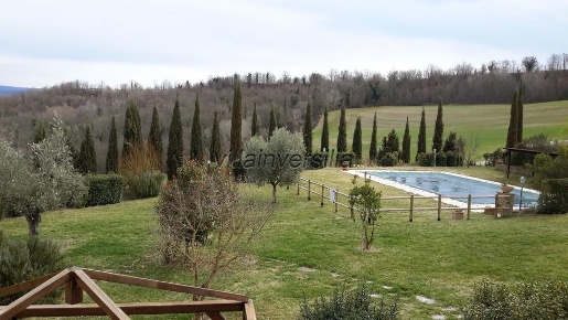 Foto Casale a Asciano di 850 m² con 30 locali in vendita
