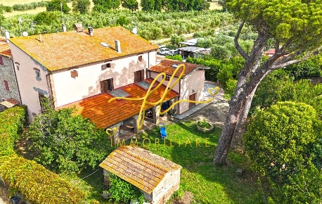 Foto Casale a Cecina San Pietro in Palazzi, Collemezzano, Buca del Gatto