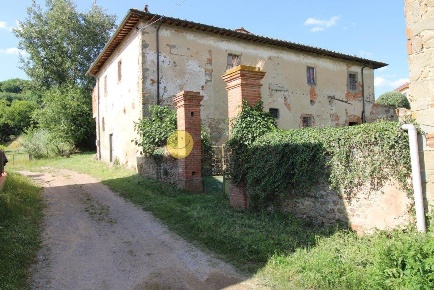 Foto Casale a Reggello Montanino di 500 m² con 14 locali in vendita