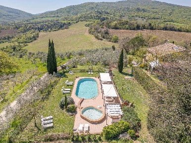 Foto Casale a Pomarance San Dalmazio di 500 m² con 13 locali in vendita