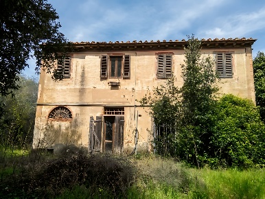 Foto Casale a San Miniato Centro Storico di 420 m² con 14 locali in vendita