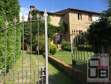 Foto Casale a Vinci Vitolini di 150 m² con 6 locali in vendita