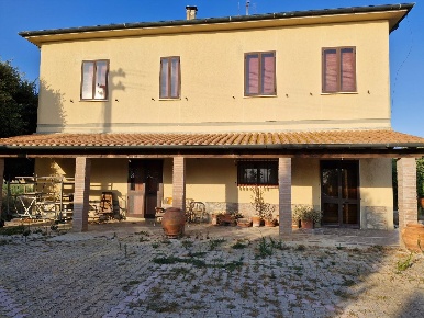 Foto Casale a Campiglia Marittima di 226 m² con 9 locali in vendita