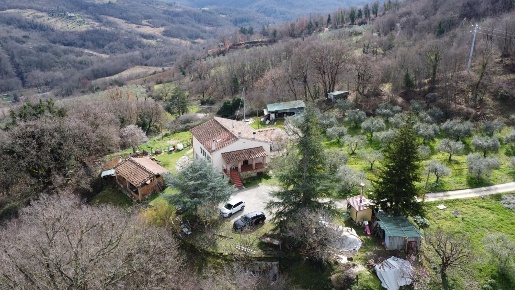 Foto Casale a Castelnuovo di Val di Cecina Centro di 400 m² con 13 locali