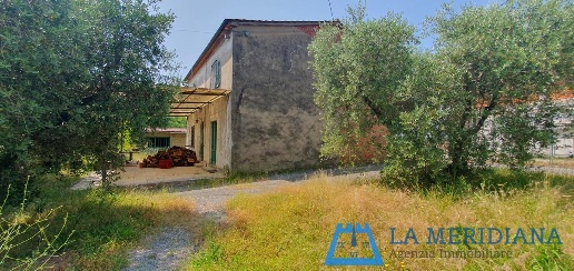 Foto Casale a Lamporecchio Centro di 220 m² con 9 locali in vendita