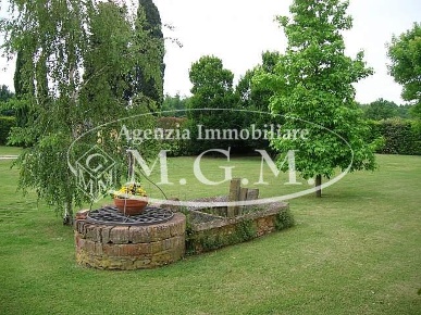 Foto Casale a Vicopisano Centro di 430 m² con 10 locali in vendita