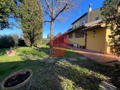 Foto Casale a Empoli Ponzano di 250 m² con 6 locali in vendita