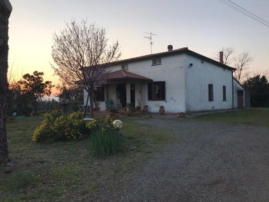 Foto Casale a Roccastrada Ribolla di 230 m² con 8 locali in vendita