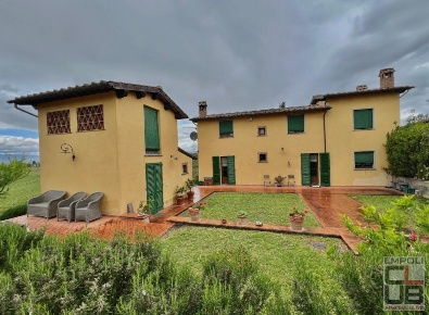 Foto Casale a Cerreto Guidi Centro di 240 m² con 6 locali in vendita