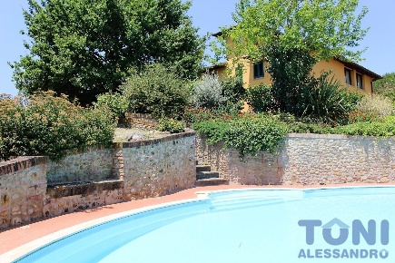 Foto Casale a Lastra a Signa di 500 m² con 15 locali in vendita