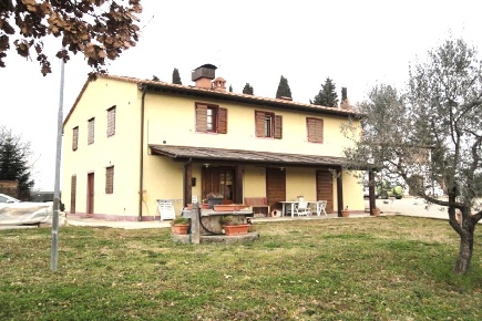 Foto Casale a Certaldo Centro di 320 m² con 9 locali in vendita