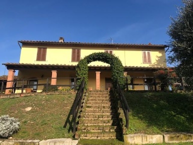 Foto Casale a Montopoli in Val d'Arno Montopoli di 440 m² con 11 locali