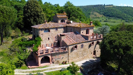 Foto Casale a Sinalunga di 600 m² con 16 locali in vendita