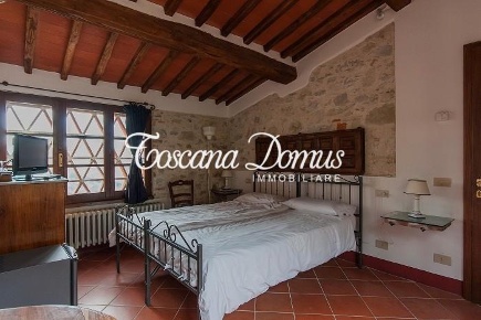 Foto Casale a Castellina in Chianti di 460 m² con 19 locali in vendita