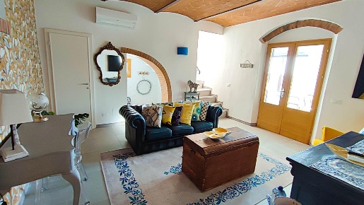 Foto Casale a Riparbella di 200 m² con 8 locali in vendita