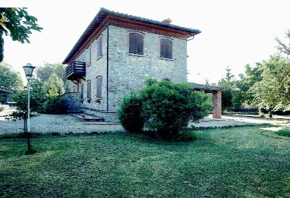 Foto Casale a Monticiano Centro di 469 m² con 14 locali in vendita