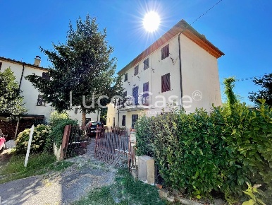 Foto Casale a Capannori Massa Macinaia - San Leonardo di 245 m² in vendita