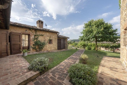 Foto Casale a Casole d'Elsa Centro di 1000 m² con 12 locali in vendita
