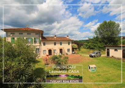 Foto Casale a Porcari Centro di 1200 m² con 20 locali in vendita
