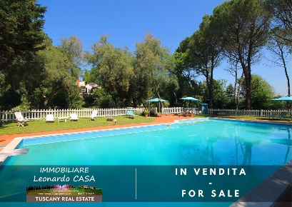 Foto Casale a San Miniato Centro Storico di 460 m² con 10 locali in vendita