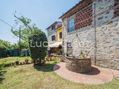 Foto Casale a Capannori Massa Macinaia - San Leonardo di 500 m² in vendita