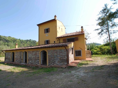 Foto Casale a Casciana Terme Lari Laviano di 450 m² con 10 locali