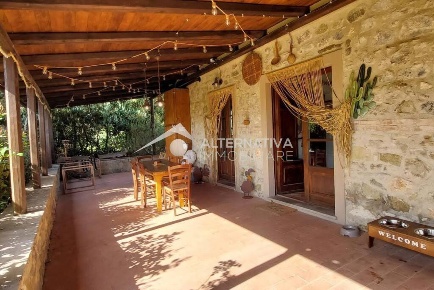 Foto Casale a Volterra Centro di 231 m² con 6 locali in vendita