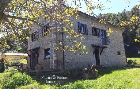 Foto Casale in Strada Colle Umberto - Ponte Nese 59, Perugia di 260 m²